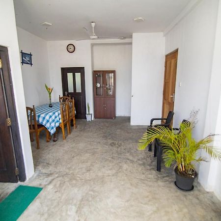 Aira Hotel Bussa Екстериор снимка