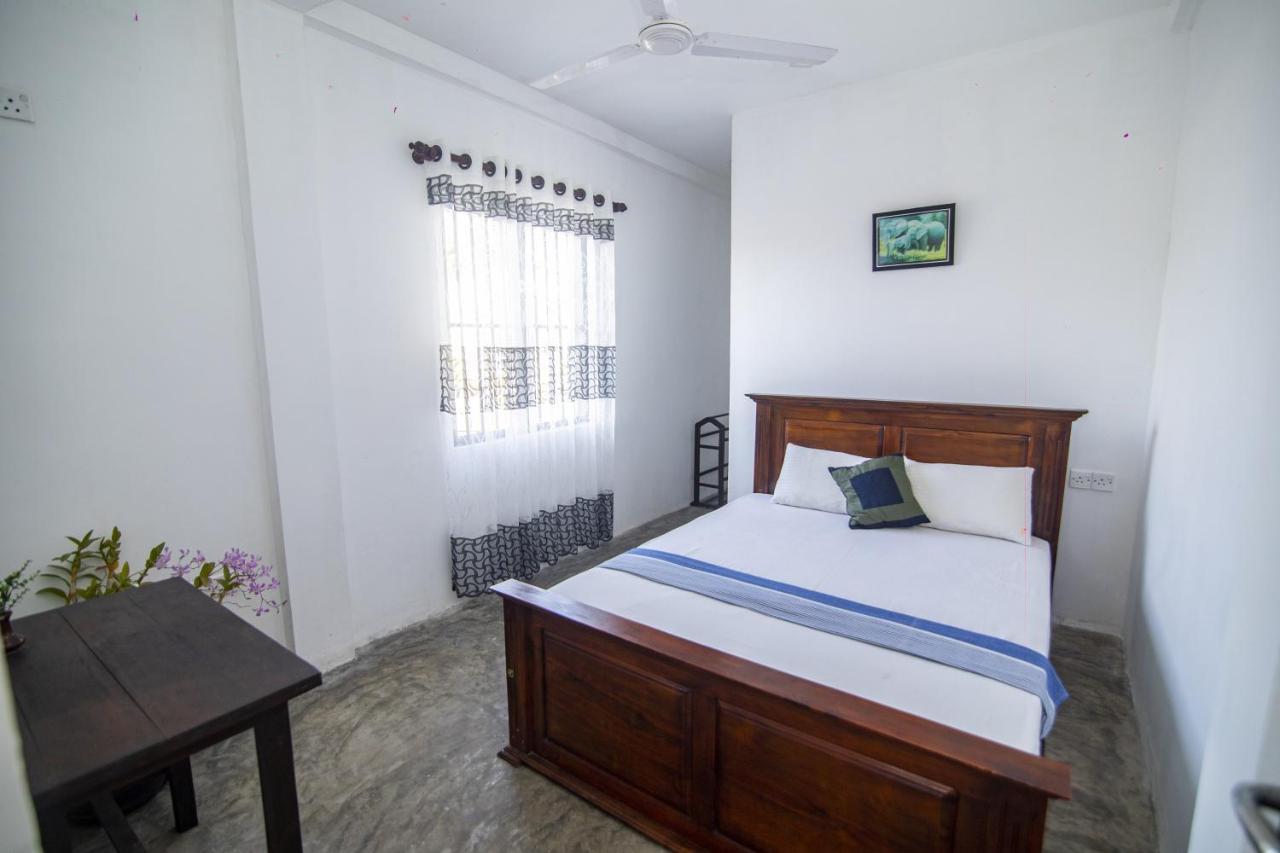 Aira Hotel Bussa Екстериор снимка