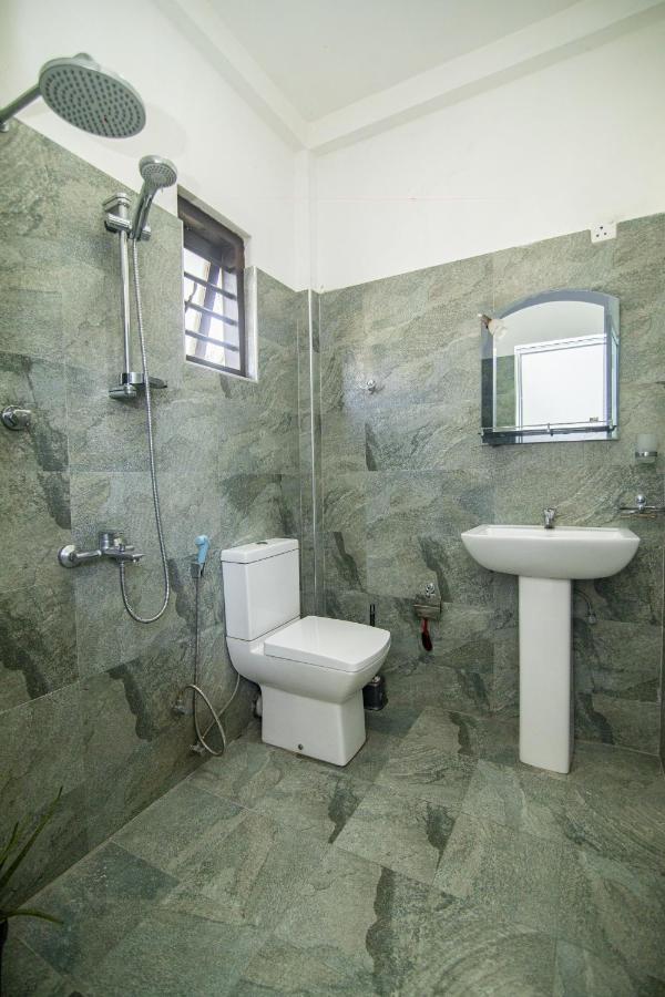 Aira Hotel Bussa Екстериор снимка